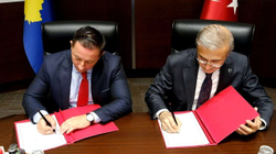 Kosova nënshkruan marrëveshje me Turqinë për furnizim me produkte për mbrojtje