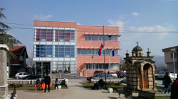 Graçanica shkëmben me shqiptarin 17 hektarë tokë për 18 ari