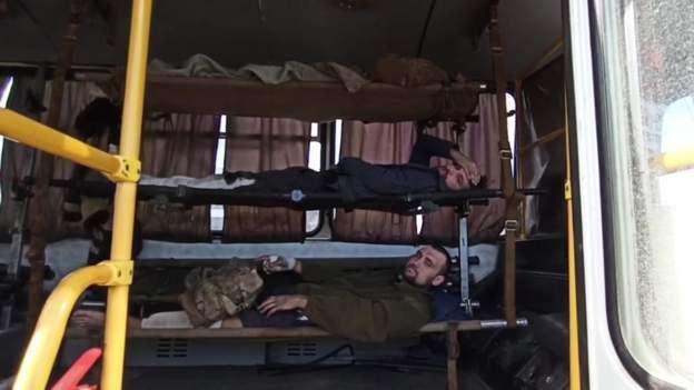 Rusia thotë se mbi 900 ushtarë ukrainas nga fabrika Azovstal janë dërguar në burg
