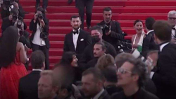 Gruaja del lakuriq në Festivalin e Cannes në shenjë proteste