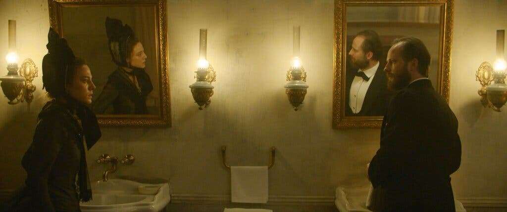 Alyona Mikhailova dhe Odin Biron në “Tchaikovsky’s Wife.”