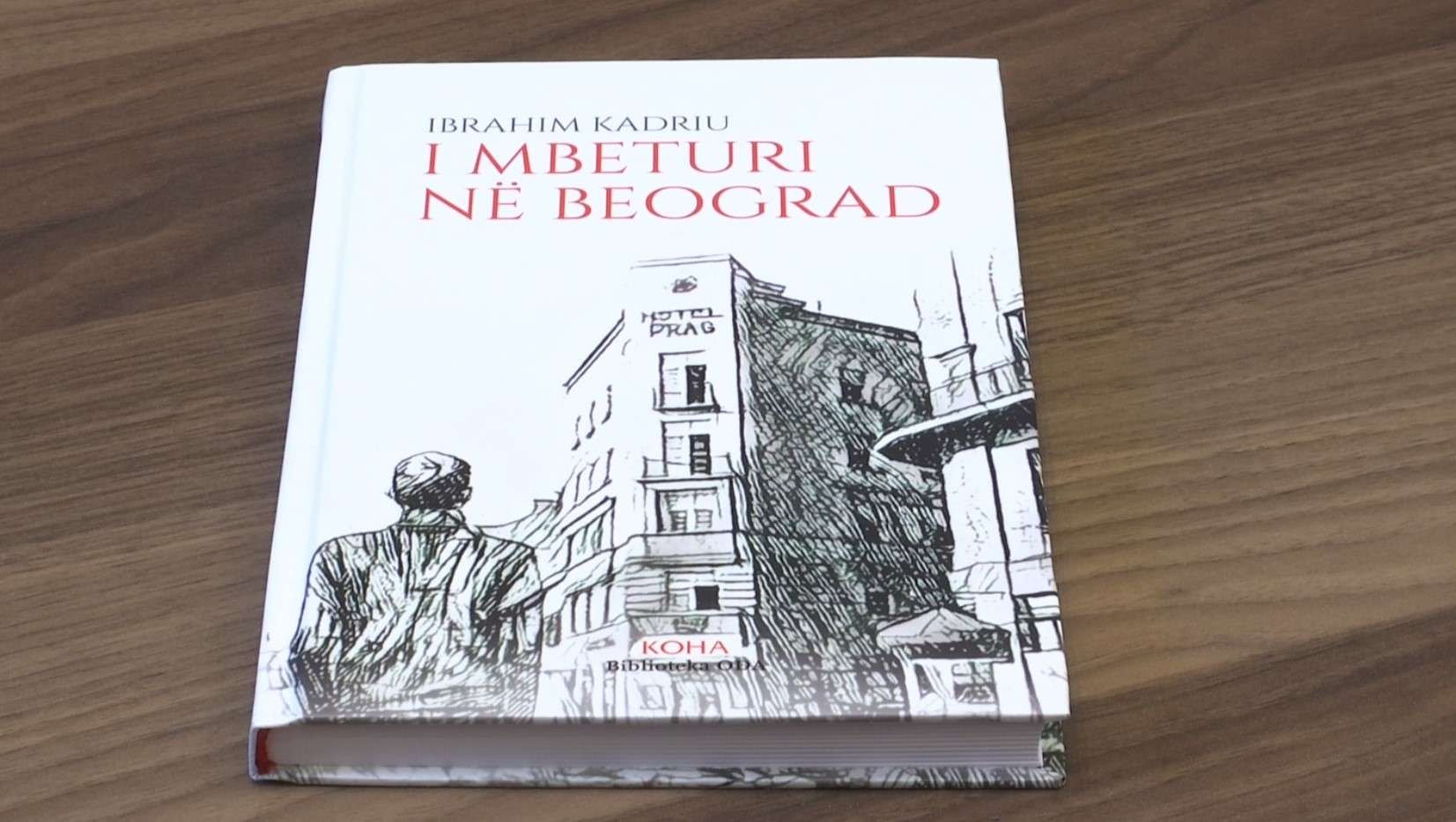 Rrëfimi i jetës së Azem Behlulit në romanin “I mbeturi në Beograd” shtrihet në dy rrafshe kryesore: në atë individual, pra rrëfehet drama e individit dhe e familjes së tij, dhe në atë kolektiv, pra rrëfehet drama e shoqërisë në të cilën ai jeton