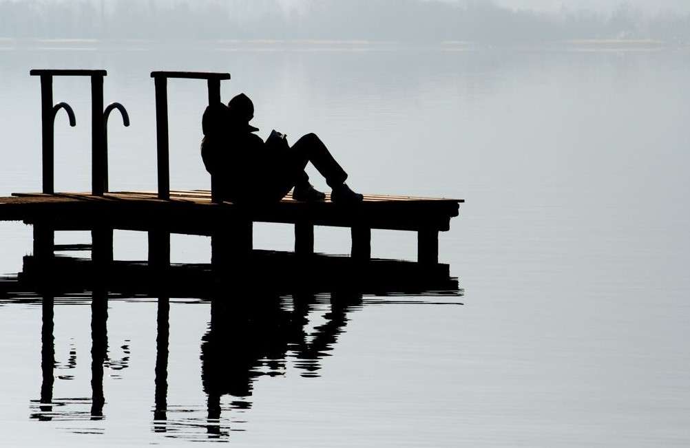 Çështja e mosleximit ka kohë që është bërë dukuri shoqërore, e cila në kohën e transicionit ka marrë përmasa shqetësuese me pasoja të mëdha për të gjitha shtresat e popullsisë, por në veçanti për të rinjtë të cilët janë e ardhmja në çdo mjedis përkatës