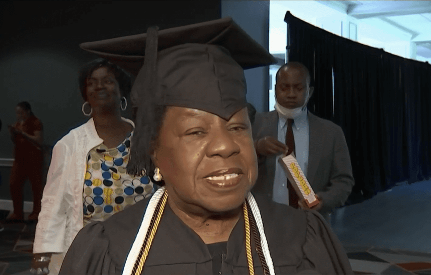 Gruaja nga Maryland diplomon në moshën 82-vjeçare, maj 2022