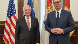 Hill i zhgënjyer me ngecjen e dialogut, i lumtur për përmirësimin e raporteve Shqipëri-Serbi
