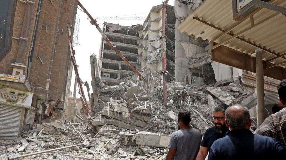 Shembet ndërtesa dhjetëkatëshe në Iran, raportohet për 5 të vdekur e dhjetëra të zhdukur
