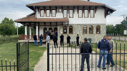Serbët bllokojnë zyrat e Komunës paralele të Istogut