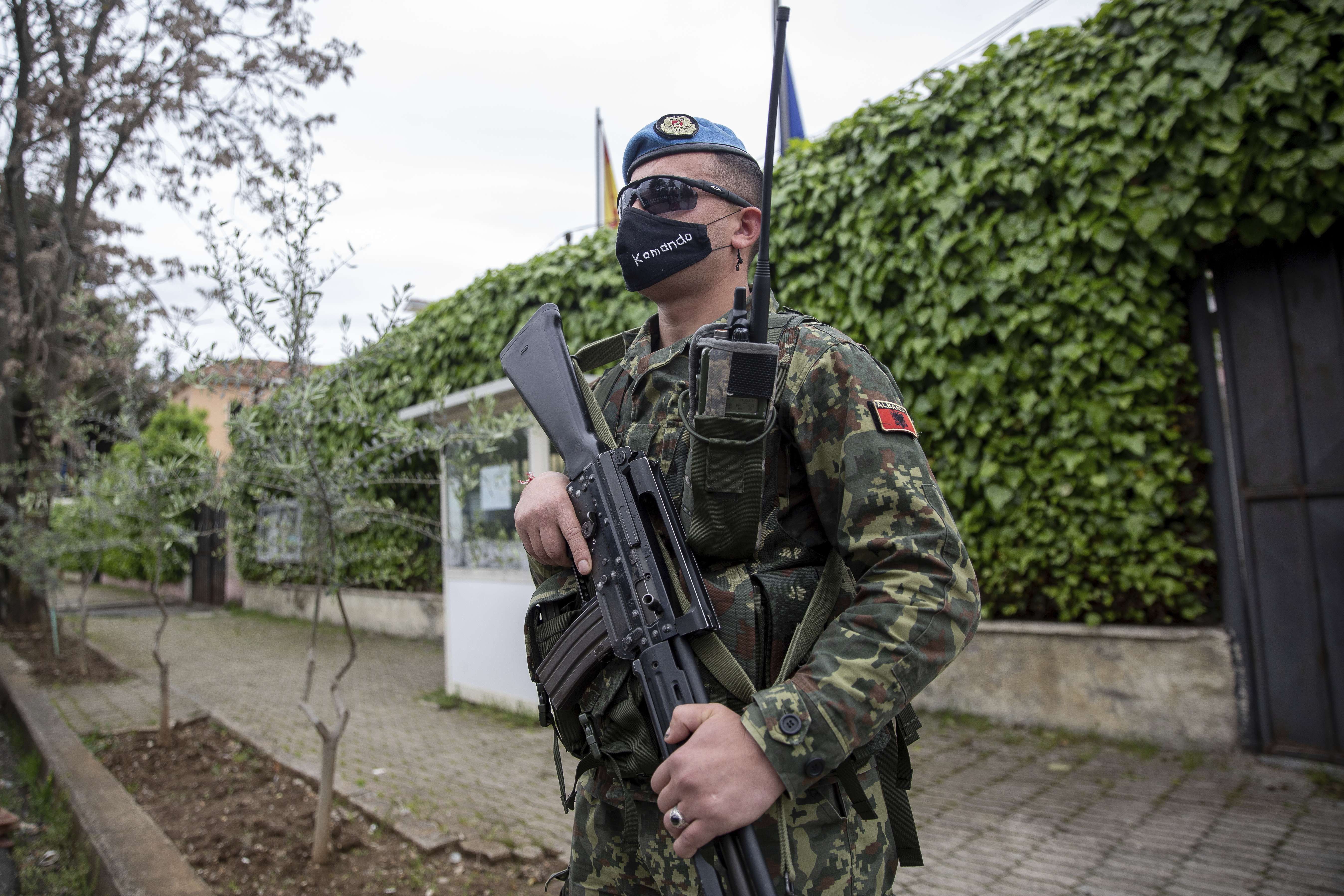 Shefi i Shtabit të Përgjithshëm të Forcave të Armatosura të Shqipërisë, gjeneral Bajram Begaj, ka njoftuar se Shtetet e Bashkuara të Amerikës së fundmi kanë dhënë 17 milionë dollarë për ushtrinë e Shqipërisë.