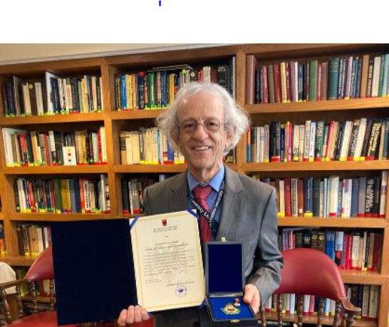 Daniel Serwer dekorohet me titullin "Gjergj Kastrioti Skenderbeu" nga presidenti i Shqiperise, Ilir Meta