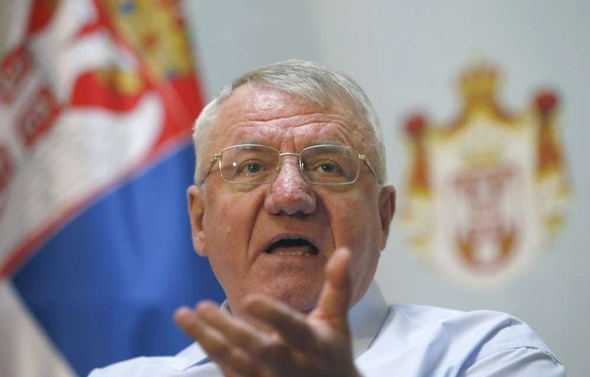 Lideri i partisë djathtiste në Serbi, Partisë Radikale Serbe, Vojsllav Sheshel, është thirrur që të dëshmojë para Mekanizmit Ndërkombëtar për Gjykatat Penale, që është pasues i Tribunalit të Hagës, maj 2022