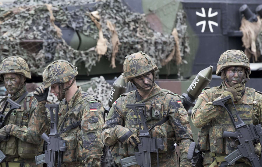 Scholz: Bota është në një pikë kthese, Gjermania po pajisë ushtrinë për t’u mbrojtur