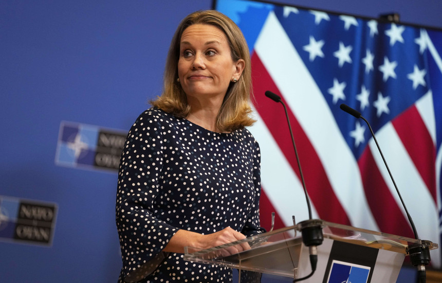 Ambasadorja amerikane në NATO, Julianne Smith, në një intervistë për REL ka thënë se aleanca veri-atlantike është e shqetësuar për paqen dhe stabilitetin në Ballkanin Perëndimor, pas shpërthimit të luftës së Rusisë në Ukrainë.