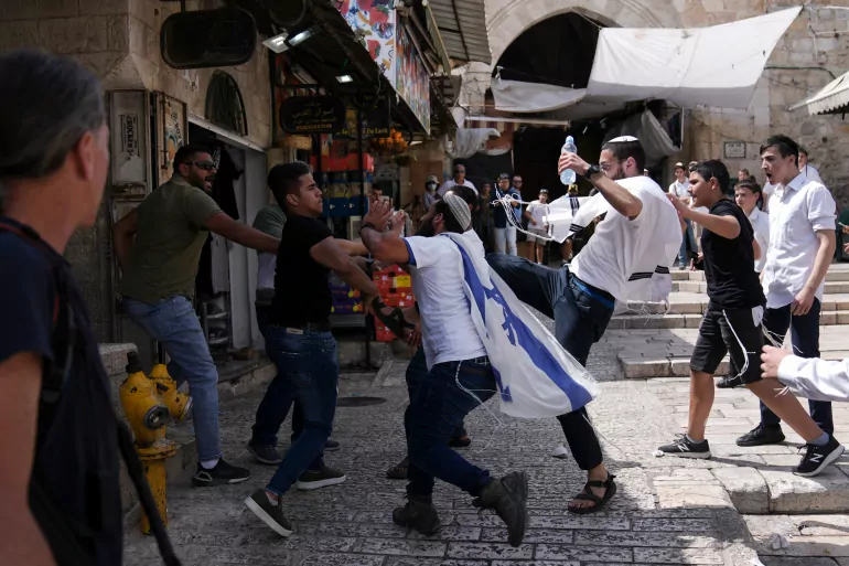 Policia izraelite tensionon gjendjen me arrestimin e palestinezëve