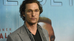 Matthew McConaughey viziton qytetin e lindjes Uvalde, pas të shtënave në shkollë