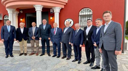 Hovenier në darkë “ribashkimi” të Ekipit të Unitetit