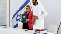 Izraeli dhe Emiratet e Bashkuara Arabe nënshkruajnë marrëveshje historike
