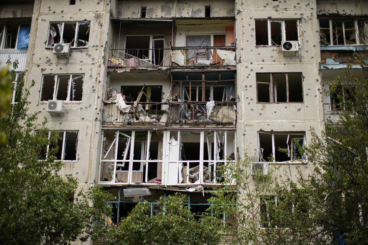 Ndertesa e shkaterruar ne Sloviansk nga sulmet ruse