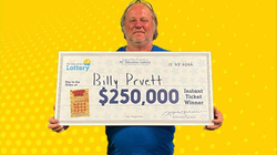 Burri që “rastësisht” luajti lotari dhe i fitoi 250 mijë dollarë