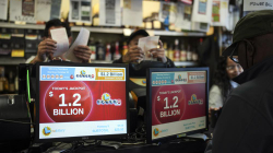 Amerikanët udhëtojnë nga shteti në shtet për një biletë lotarie