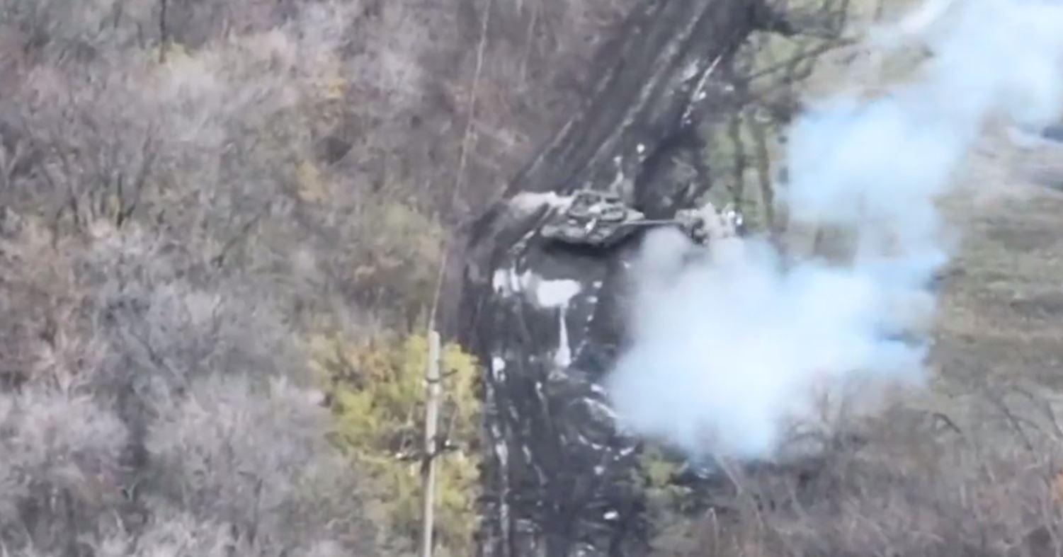 Sulm “i fshehtë”, ushtari ukrainas ia shkatërroi Rusisë një tank [VIDEO]