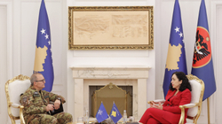 Osmani e Kurti takohen me komandantin e KFOR-it
