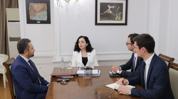 Osmani bisedon me kreun e KQZ-së mbi zgjedhjet e jashtëzakonshme në veri