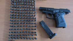 Policia sekuestron një pistoletë dhe një pushkë gjuetie në Malishevë