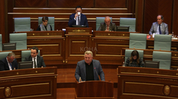 Deputeti i PDK-së lëshon seancën: Po bëni tradhti, ma hiqni mëditjen