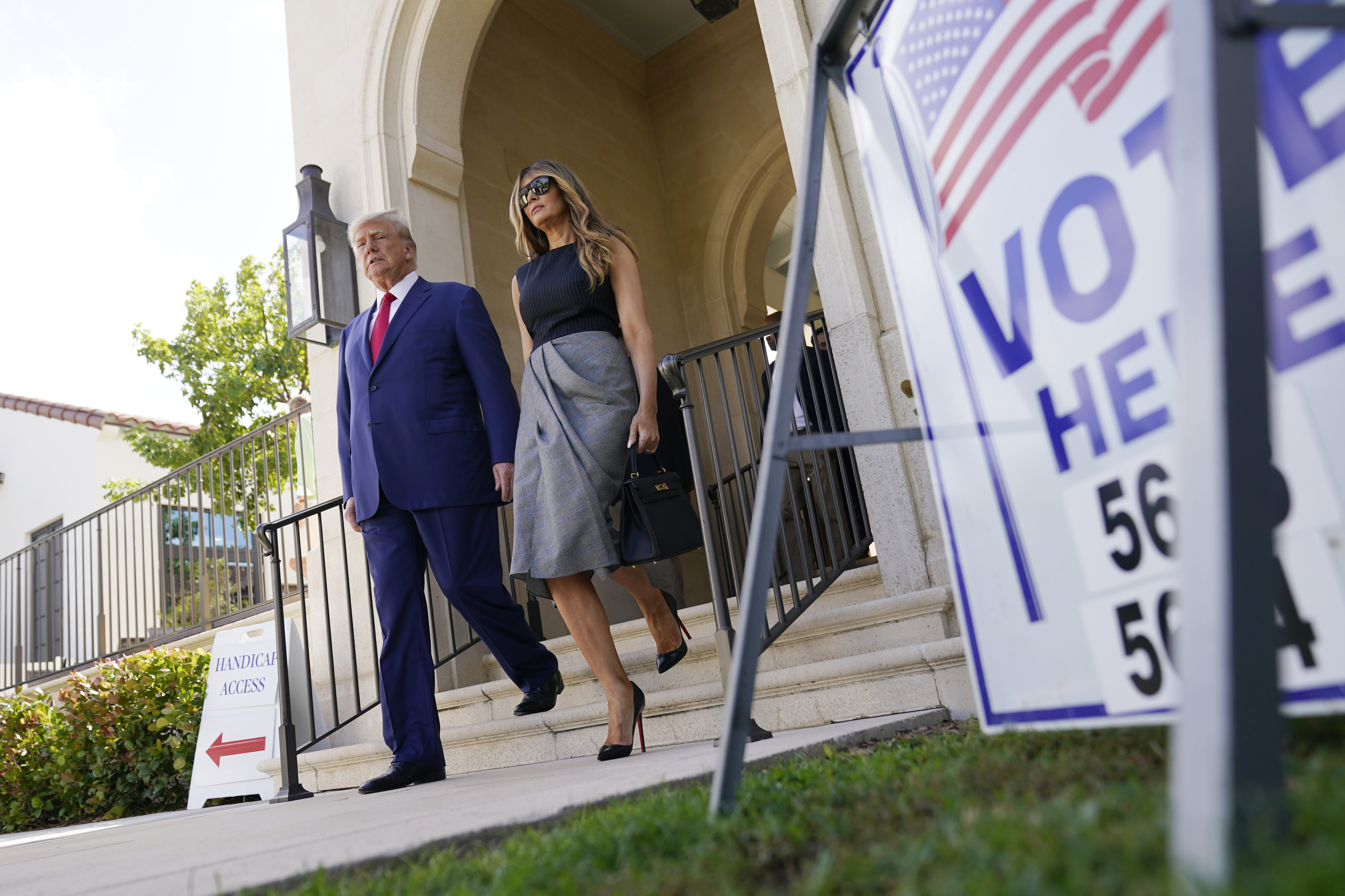 Ish-presidenti i SHBA-se, Donald Trump me bashkeshorten Melanie Trump, pasi votuan
