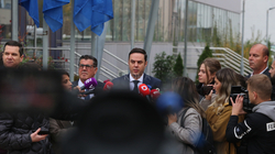 Kurti sot takohet me liderët e opozitës, diskutojnë për situatën në veri