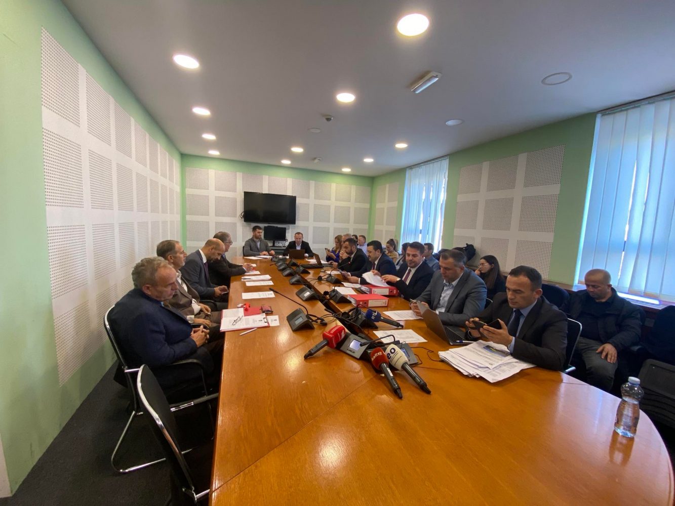 Muja akuzon ish-drejtorin e KEK-ut se bleu banesë 90 m2 për vetëm 7 mijë e 200 euro