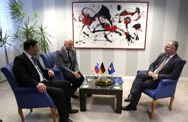 Bislimi takoi emisarët e Gjermanisë e Sllovenisë, flasin për zhvillimet e fundit në Kosovë