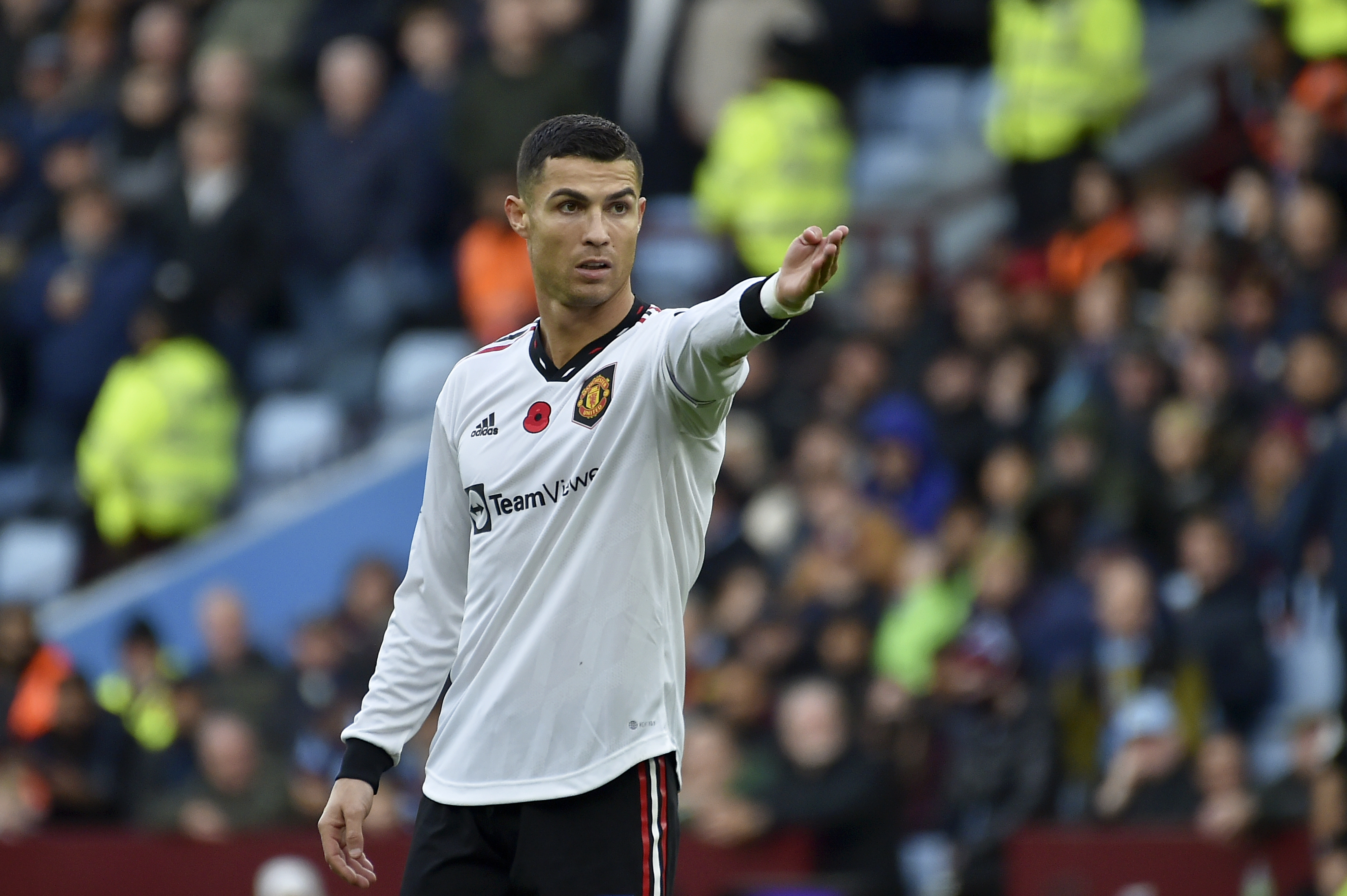 Manchester Unitedi po mendon t’ia shkëpusë kontratën Ronaldos