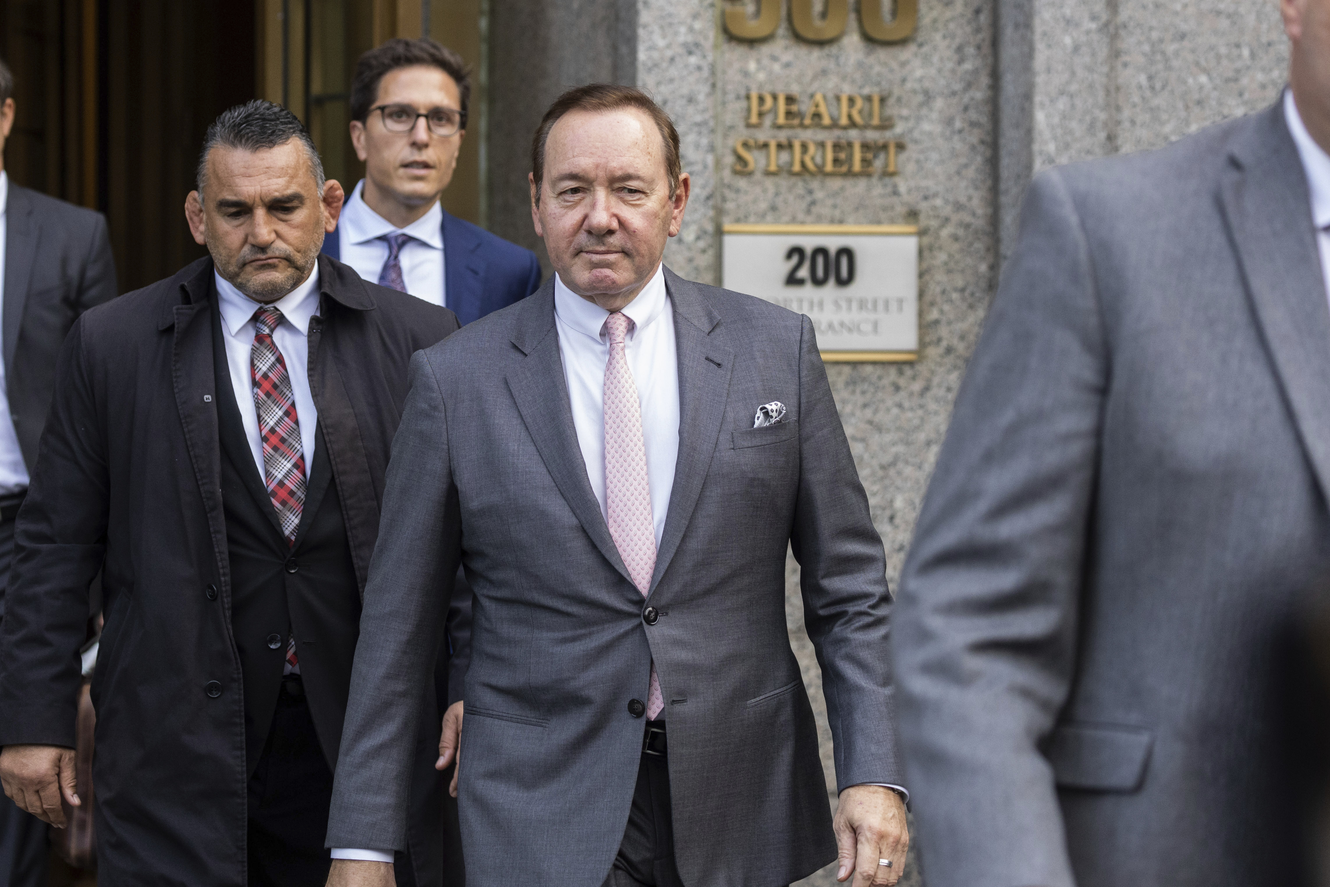 Spacey përballet me akuza të reja për sulm seksual në Britani të Madhe