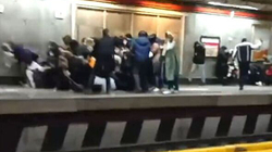 Policia iraniane hap zjarr në stacionin e metrosë dhe rrah gratë në trena