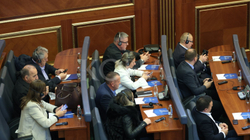 Lista Serbe thotë se e pengoi planin e Kurtit, analistët e shohin si dobësim të pozicionit të Vuçiqit