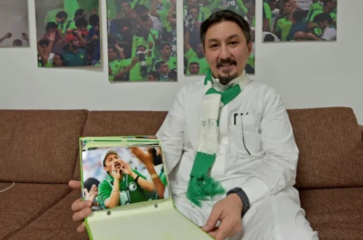 Supertifozi saudit është i lodhur nga udhëtimet, tani e pret Kupën e Botës në “shtëpi”