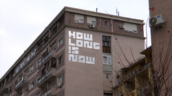 “How long is now” reflekton mistershëm edhe në qendër të Prishtinës