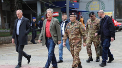 Shefi i EULEX-it e komandanti i KFOR-it shëtisin në veri: Të sinkronizuar për sigurinë