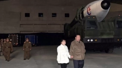 Për herë të parë, Kim Jong-un ia prezanton botës vajzën e tij