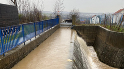 Problemet me furnizim, KRU “Prishtina” njofton për turbullimin e ujit në kanalin e Ibër-Lepencit