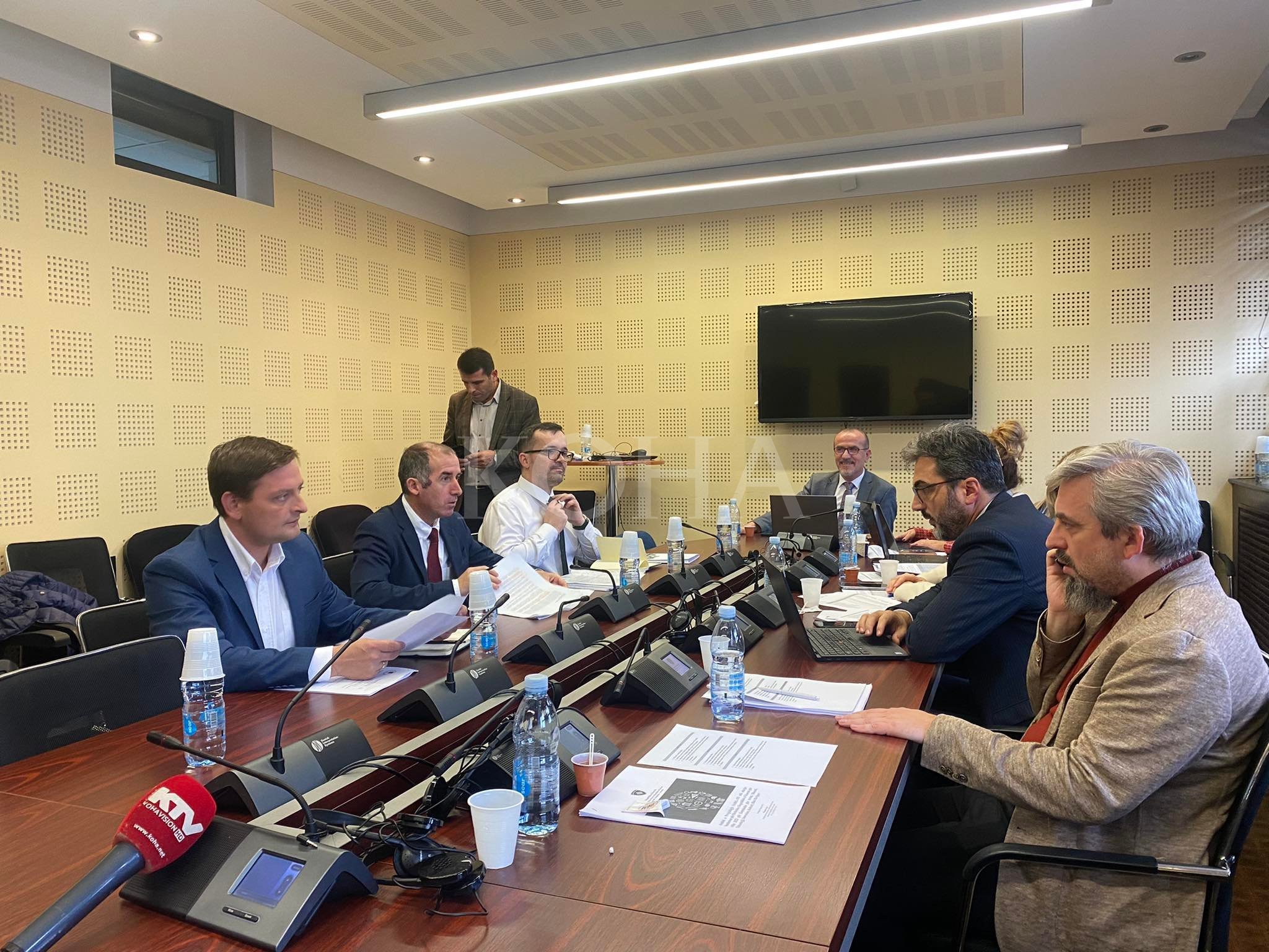 Rektori i UP- Qerimi Qerimi - sekretari i UP- Besfort Krasniqi ne Komision per Arsim