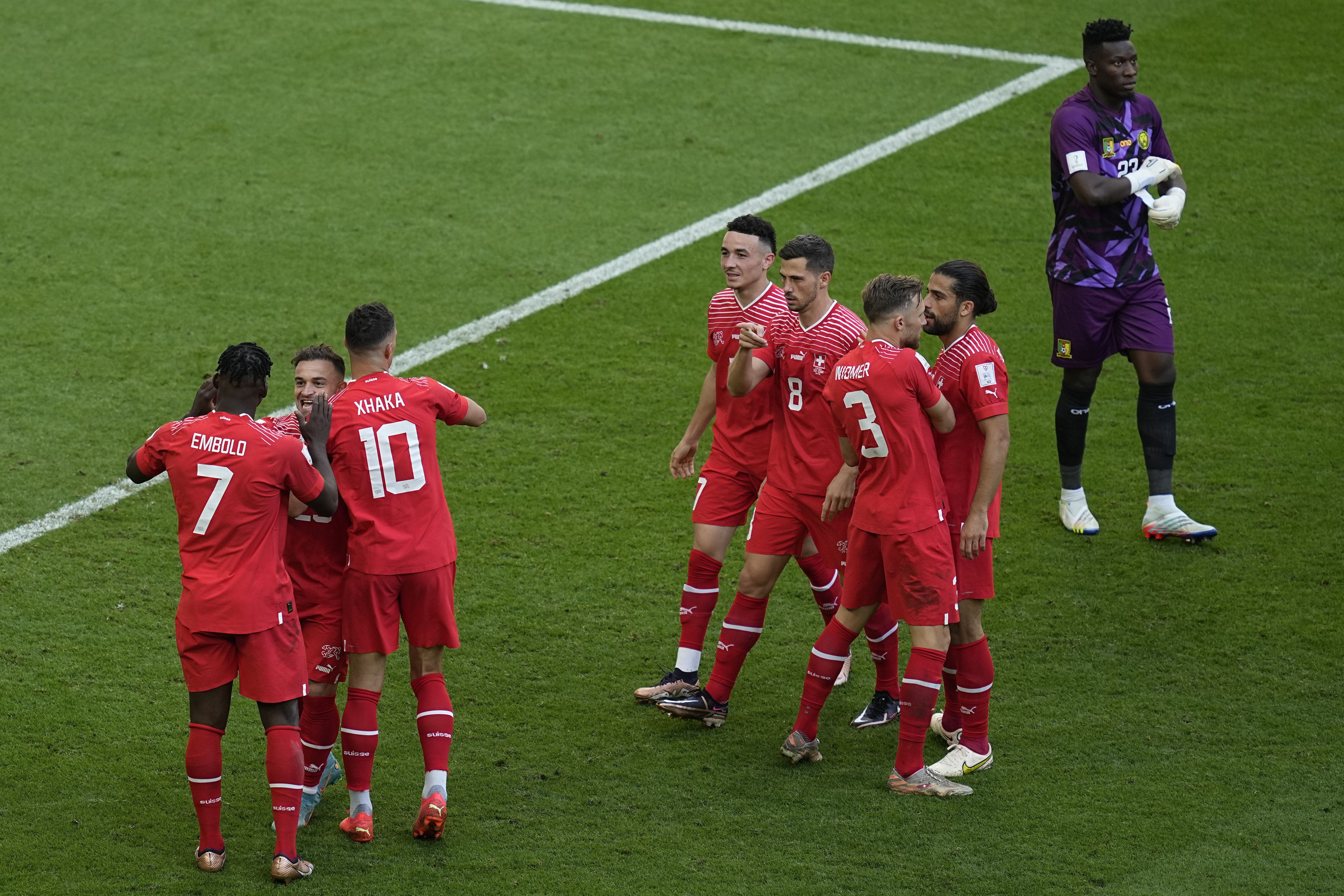 Die Schweiz eröffnet die Weltmeisterschaft und besiegt Kamerun