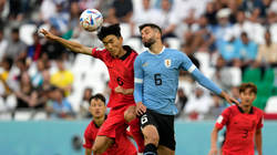 Uruguai qëllon dy herë shtyllën, por luan baras me Korenë e Jugut