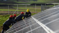 Parku Solar prej 3 MW në proces ndërtimi në fshatin Grackë e Vjetër pranë komunës së Lipjanit, Kosovë