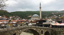 Tentohet t’i vihet flaka një lokali në qendër të Prizrenit