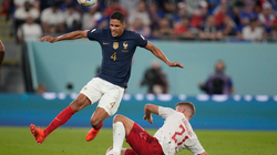 Varane thotë se të gjithë në Francë i gëzohen formës së Mbappes