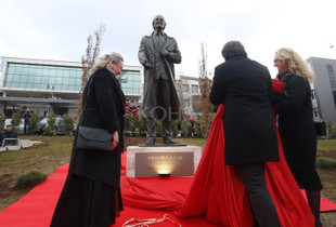 Perurohet shtatorja e Anton Cettes ne kampusin e UP-se per 28 Nentor