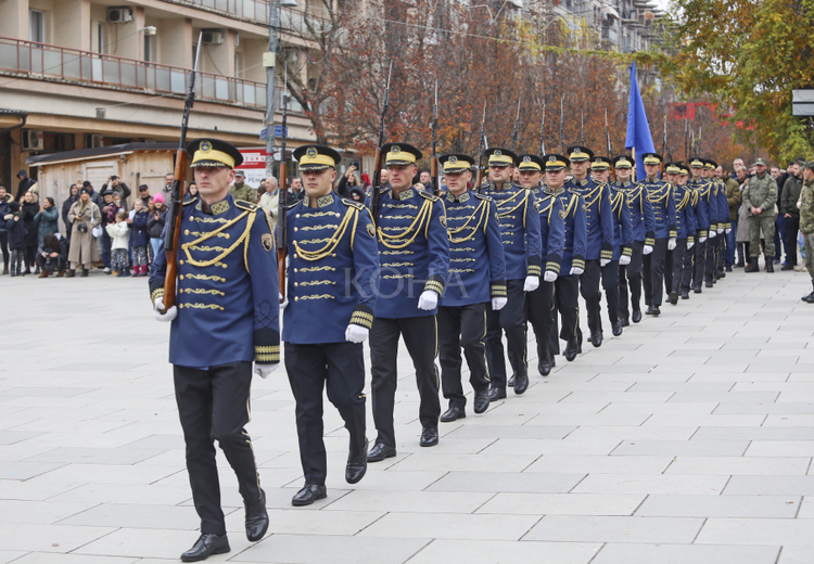 Parakalimi i gardes ceremoninale te FSK-se per 28 Nentor