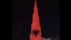 Burj Khalifa ngjyroset kuq e zi